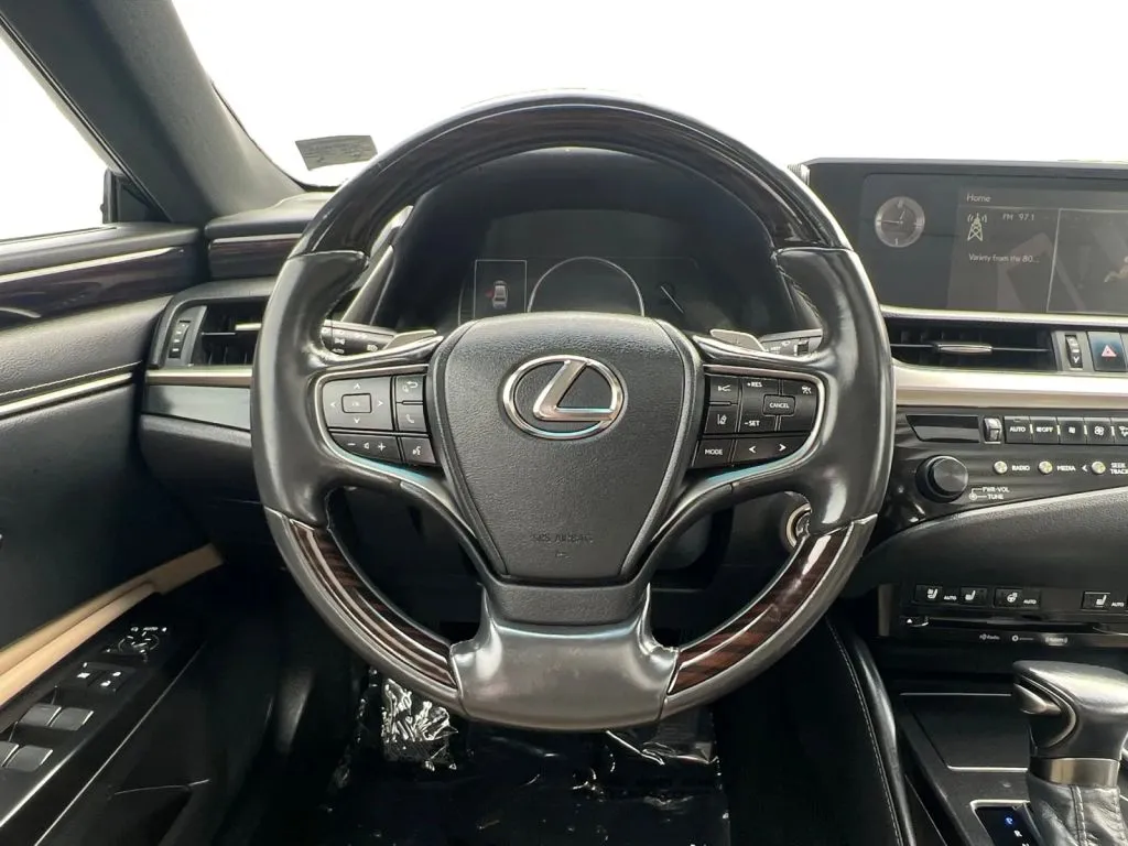Lexus ES photo 13
