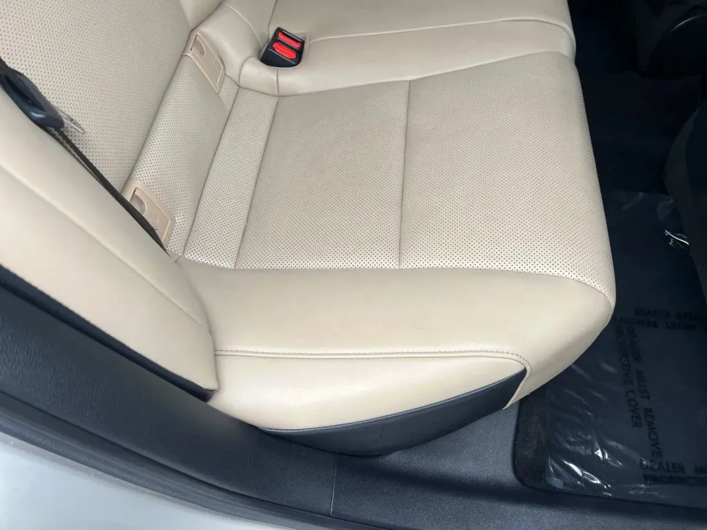 Lexus ES photo 20