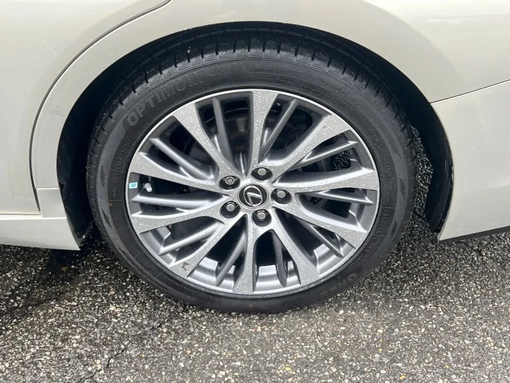 Lexus ES photo 40