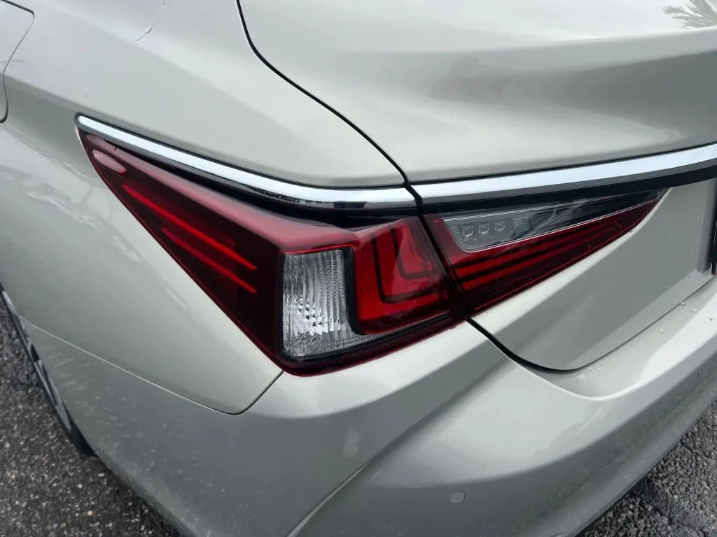 Lexus ES photo 39