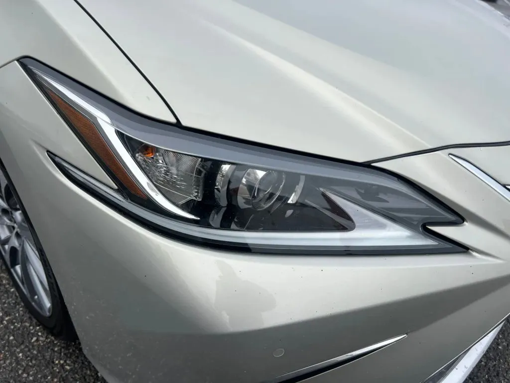 Lexus ES photo 34