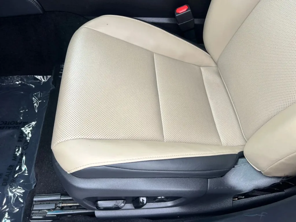 Lexus ES photo 25
