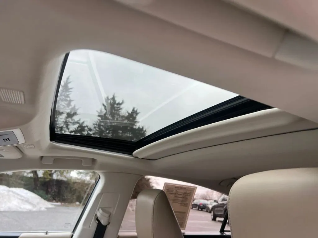 Lexus ES photo 27