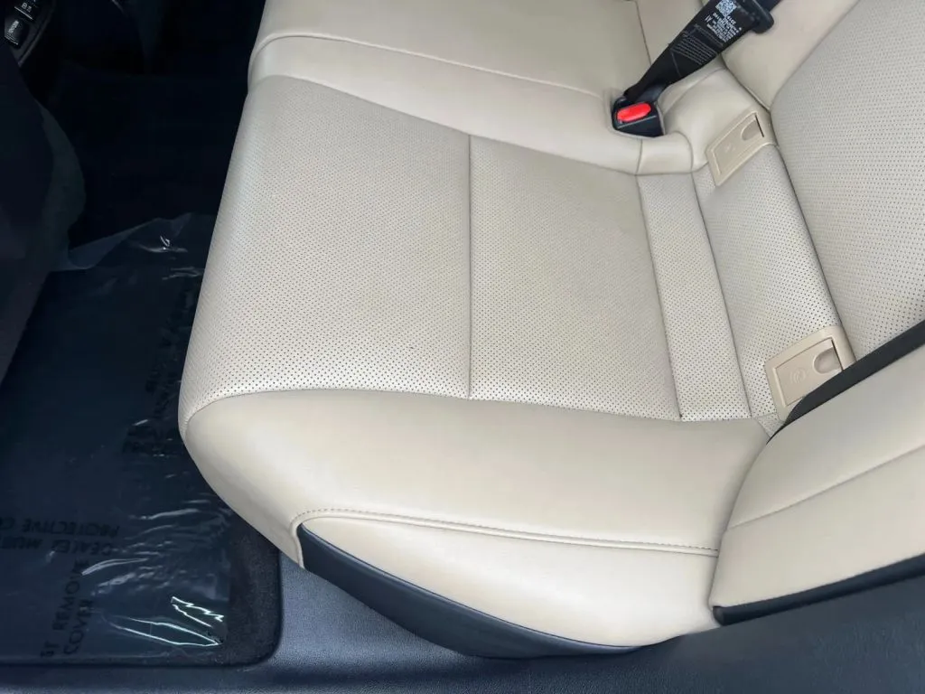 Lexus ES photo 23