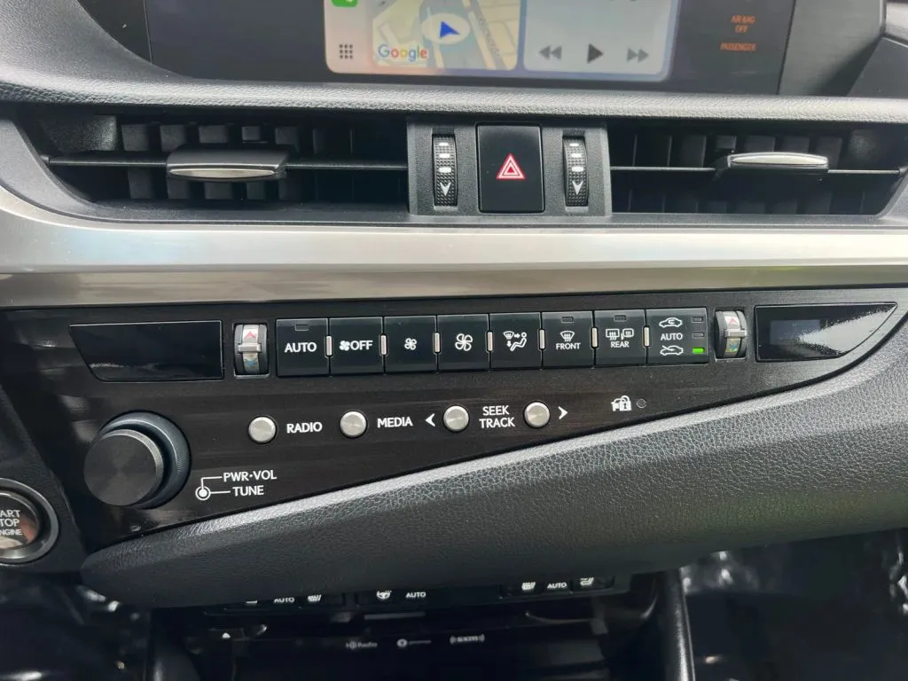 Lexus ES photo 43