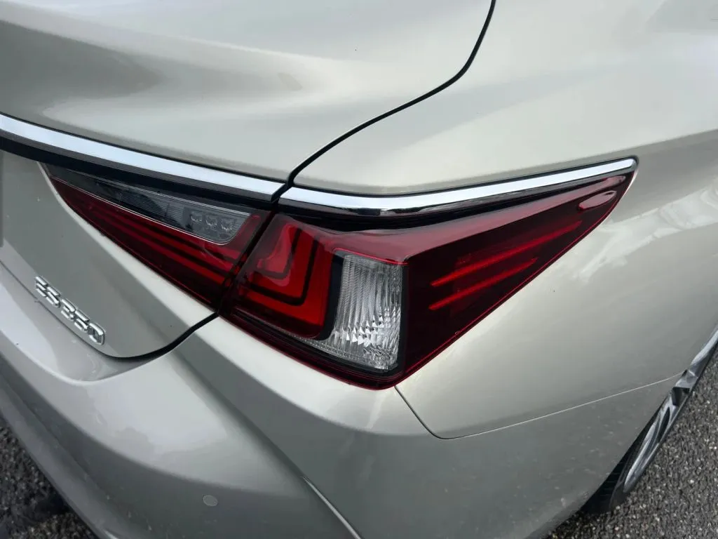 Lexus ES photo 38