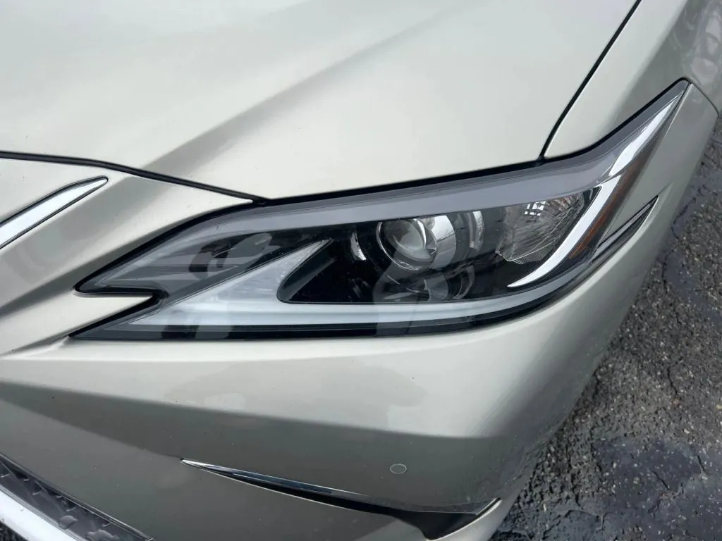 Lexus ES photo 33