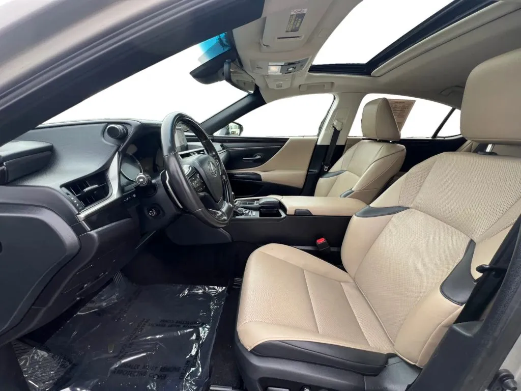 Lexus ES photo 10