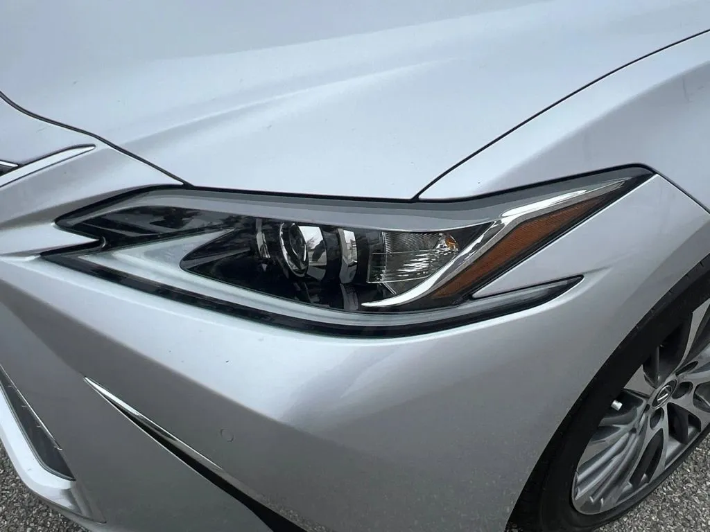 Lexus ES photo 28