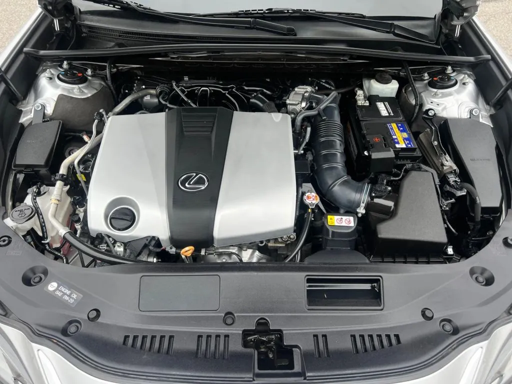Lexus ES photo 37
