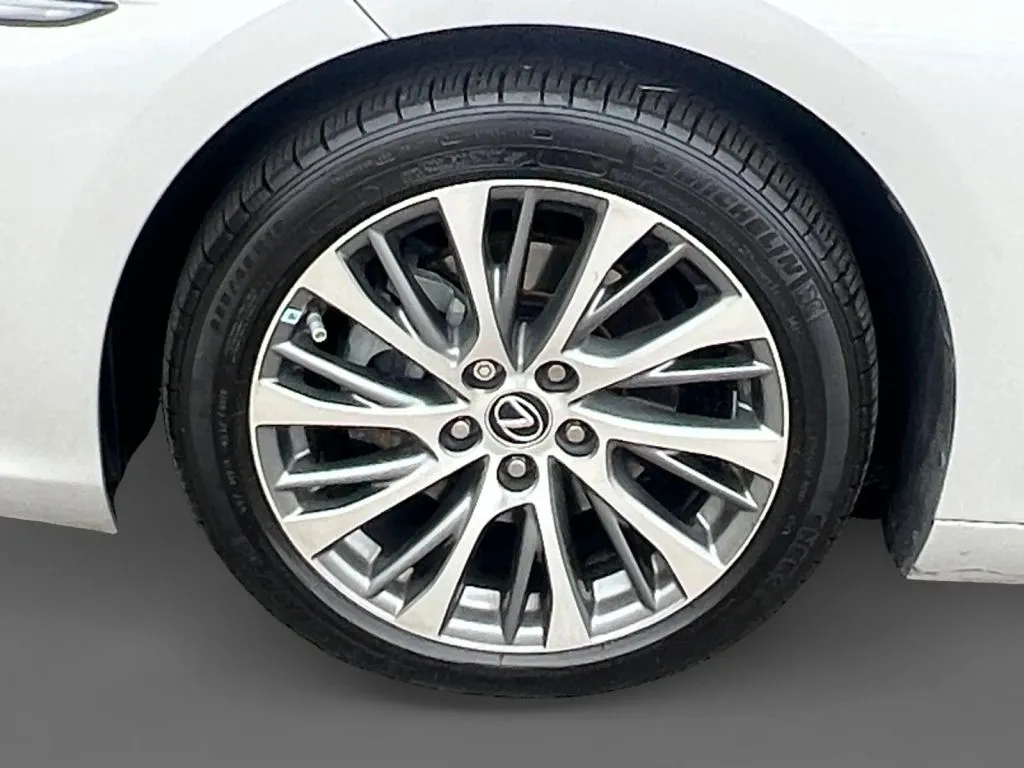 Lexus ES photo 15