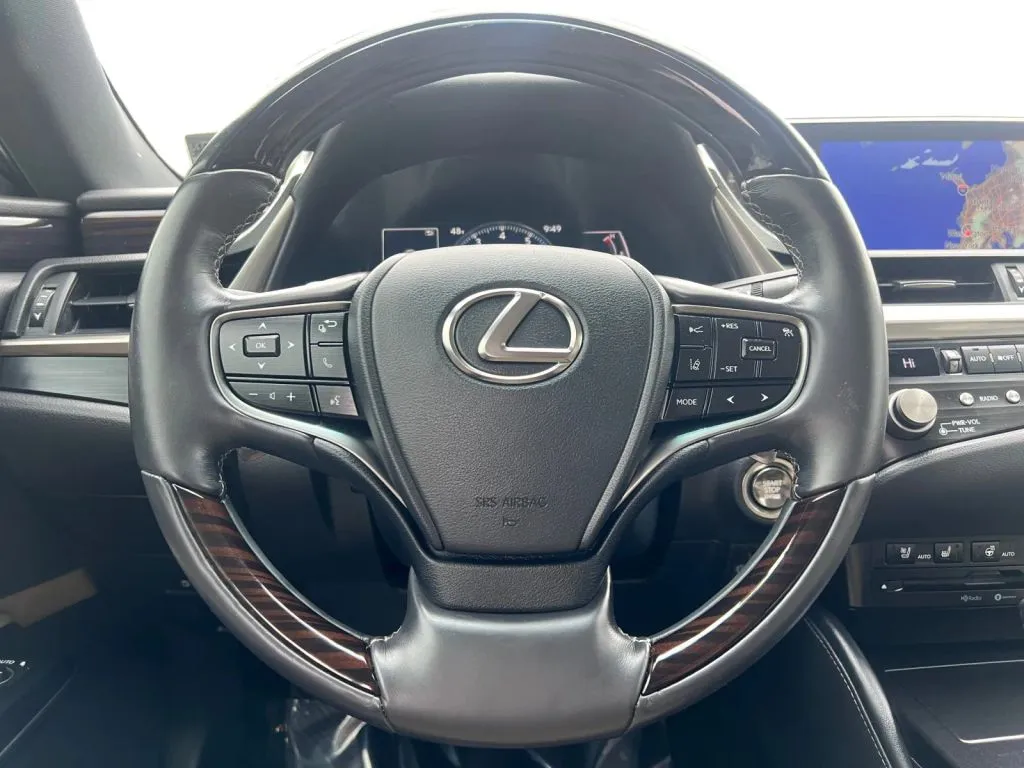 Lexus ES photo 13