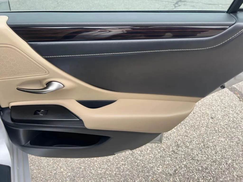 Lexus ES photo 43