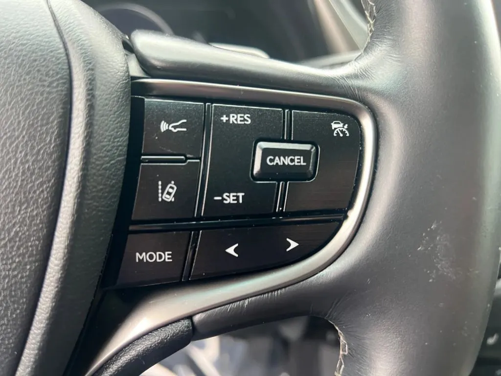 Lexus ES photo 42