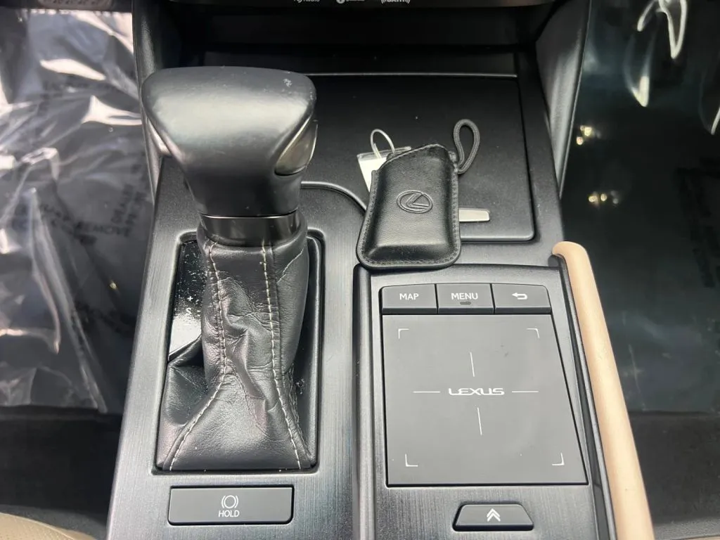 Lexus ES photo 35