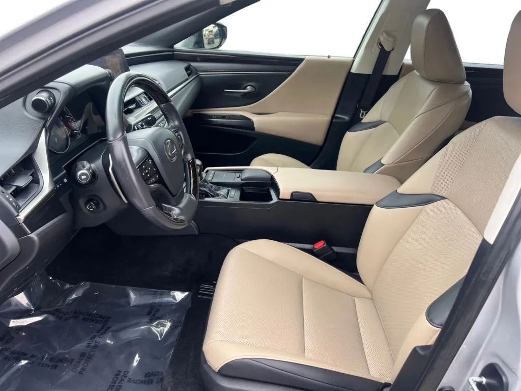 Lexus ES photo 10