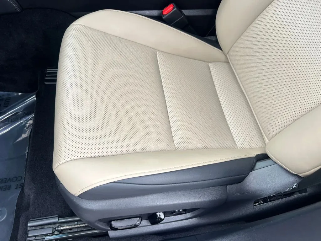 Lexus ES photo 26