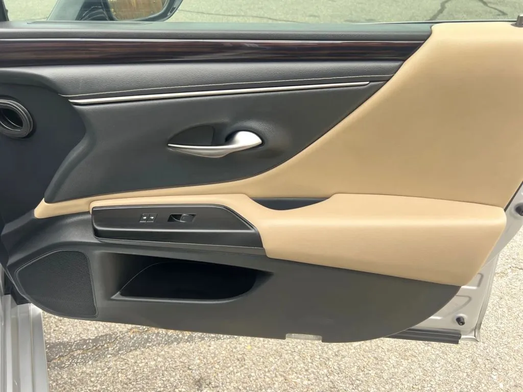 Lexus ES photo 44