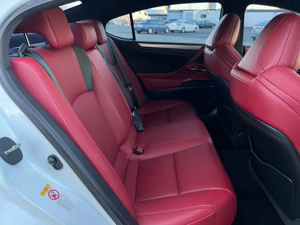 Lexus ES photo 20