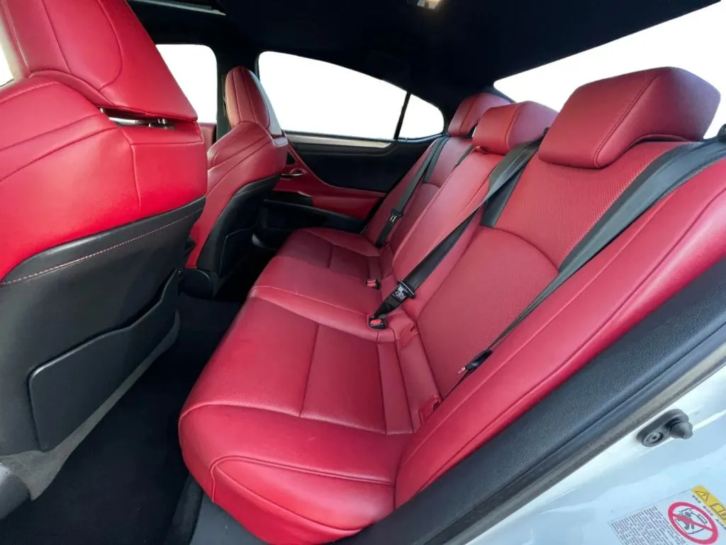 Lexus ES photo 14