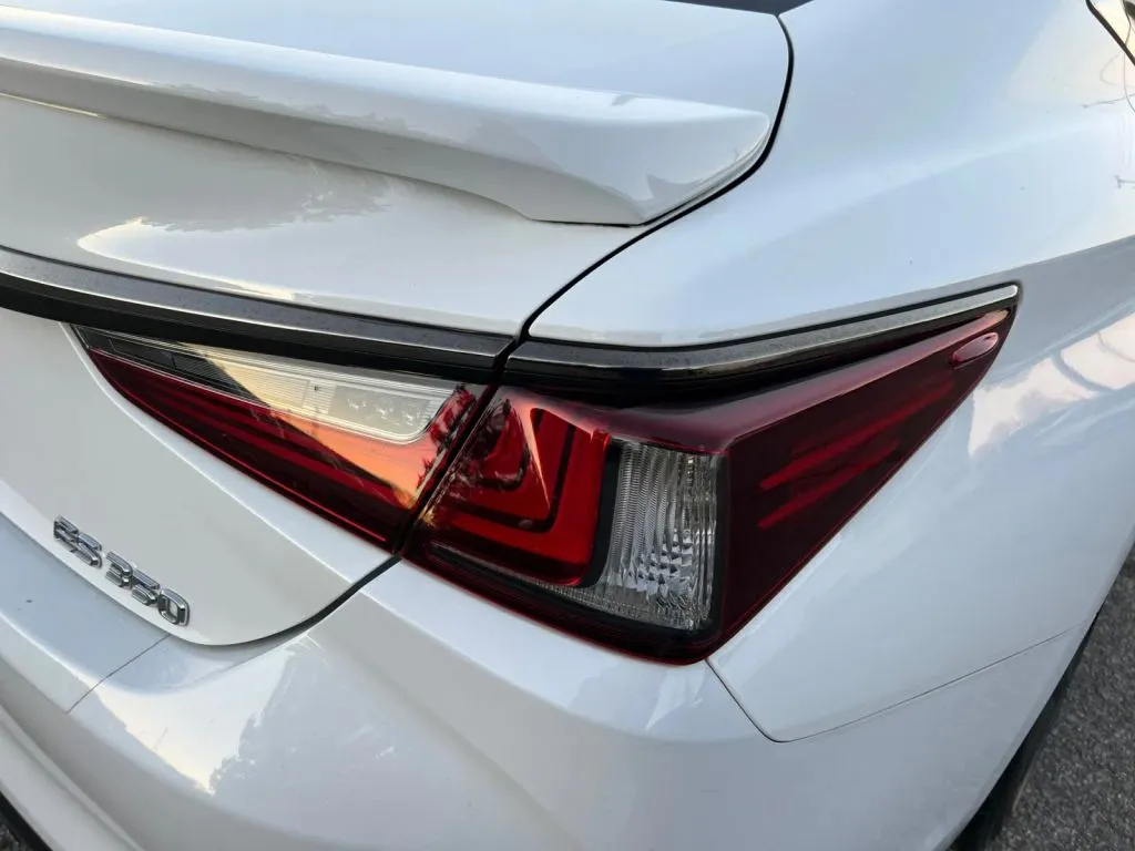 Lexus ES photo 38