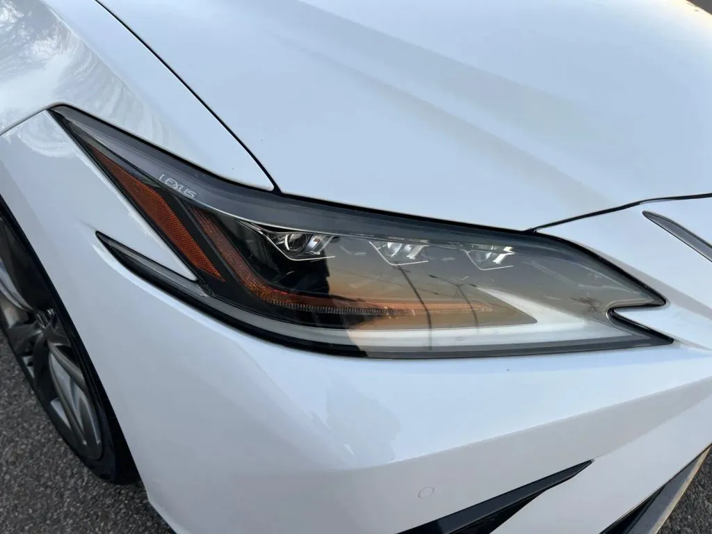 Lexus ES photo 34