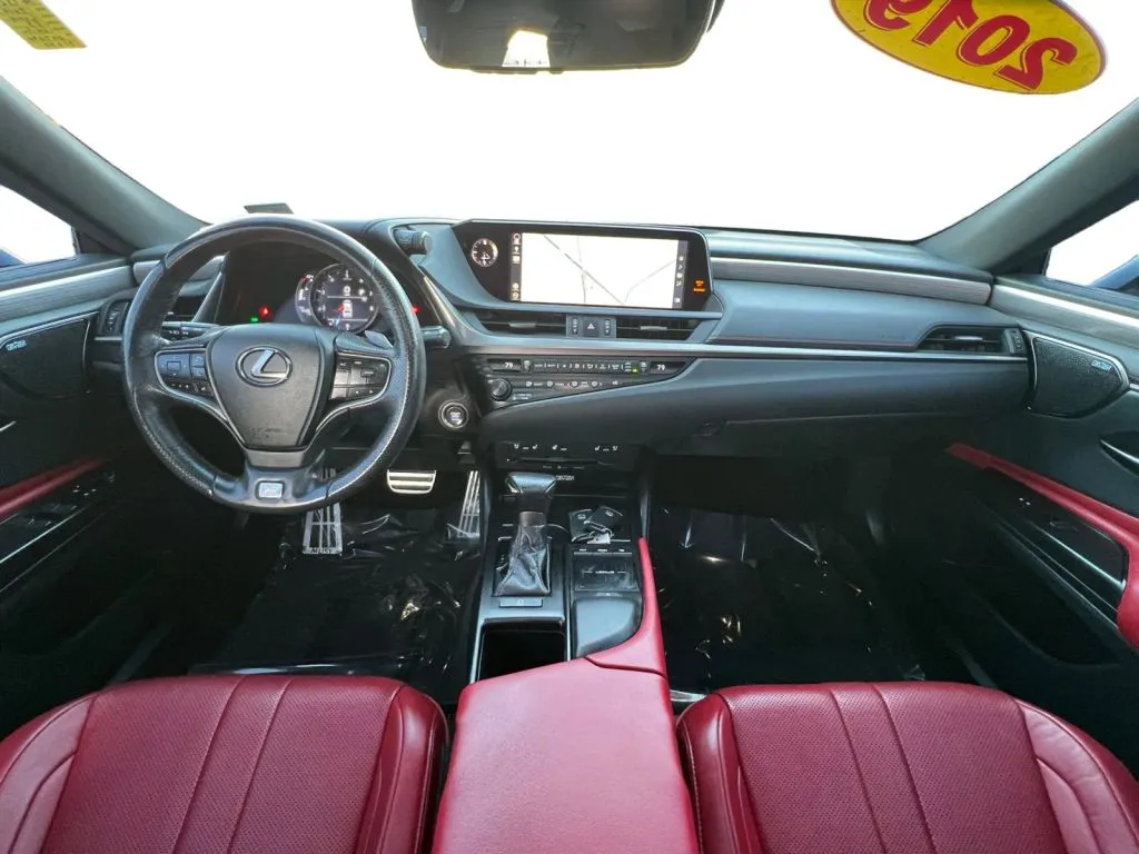 Lexus ES photo 11