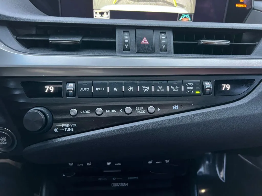 Lexus ES photo 43