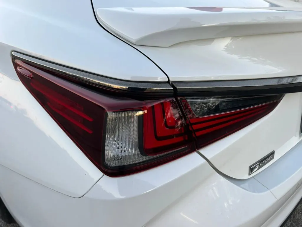 Lexus ES photo 39