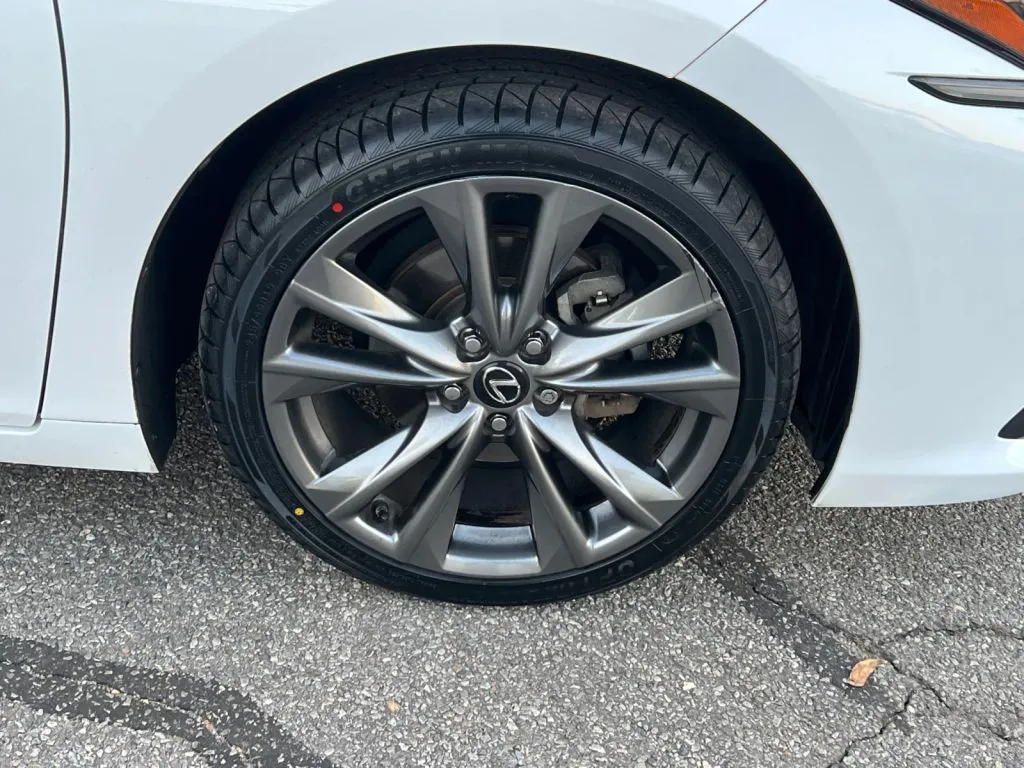 Lexus ES photo 35