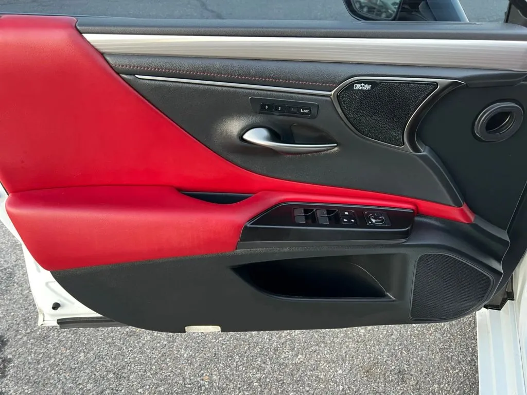 Lexus ES photo 27