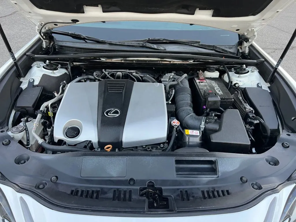 Lexus ES photo 32