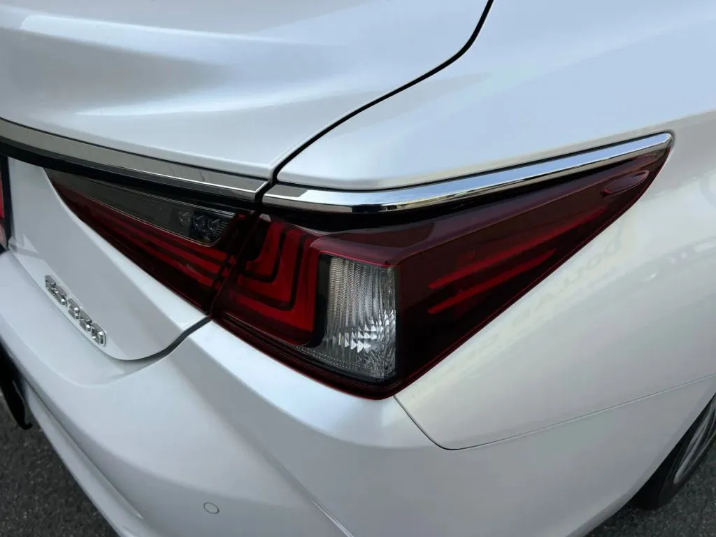 Lexus ES photo 37
