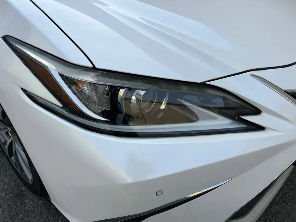 Lexus ES photo 33