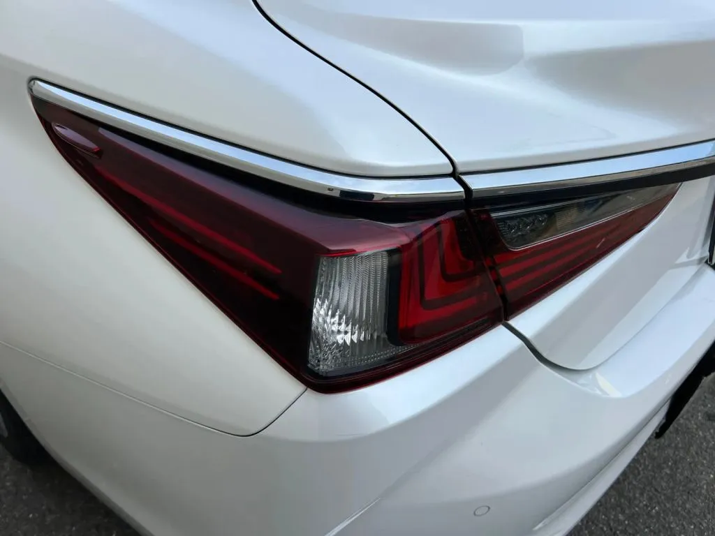 Lexus ES photo 38