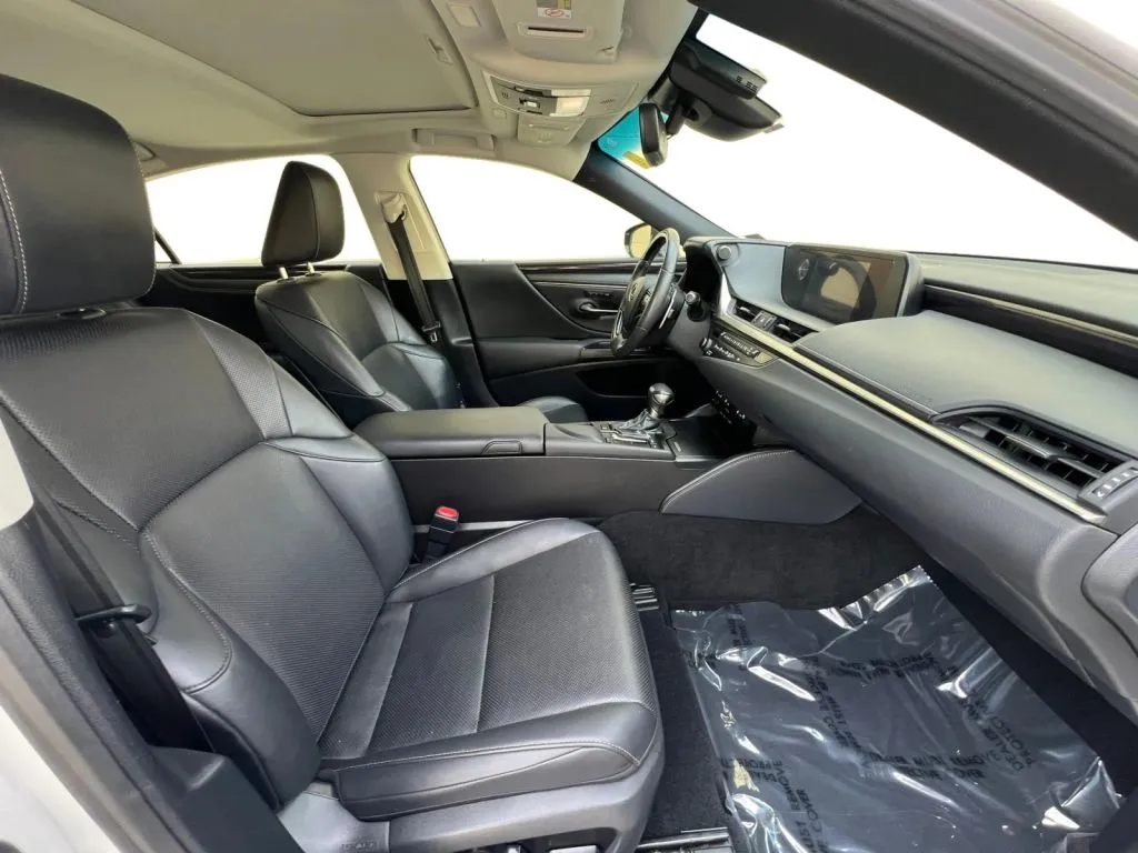 Lexus ES photo 15