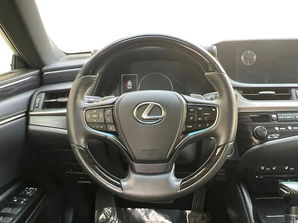 Lexus ES photo 13