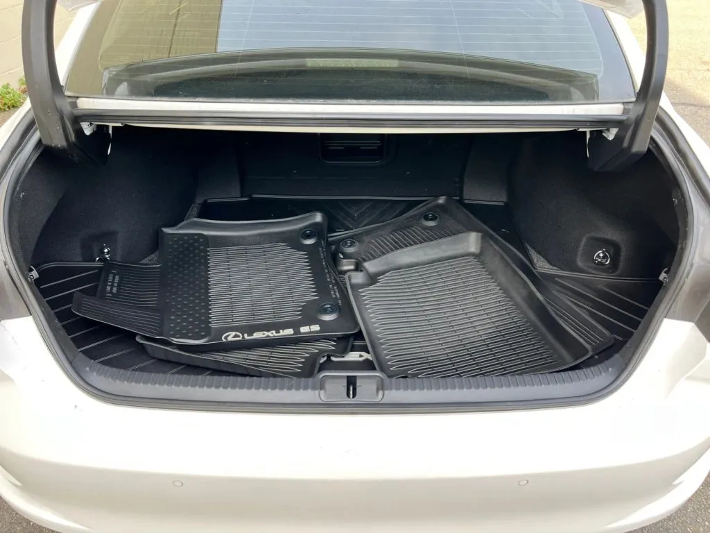 Lexus ES photo 21