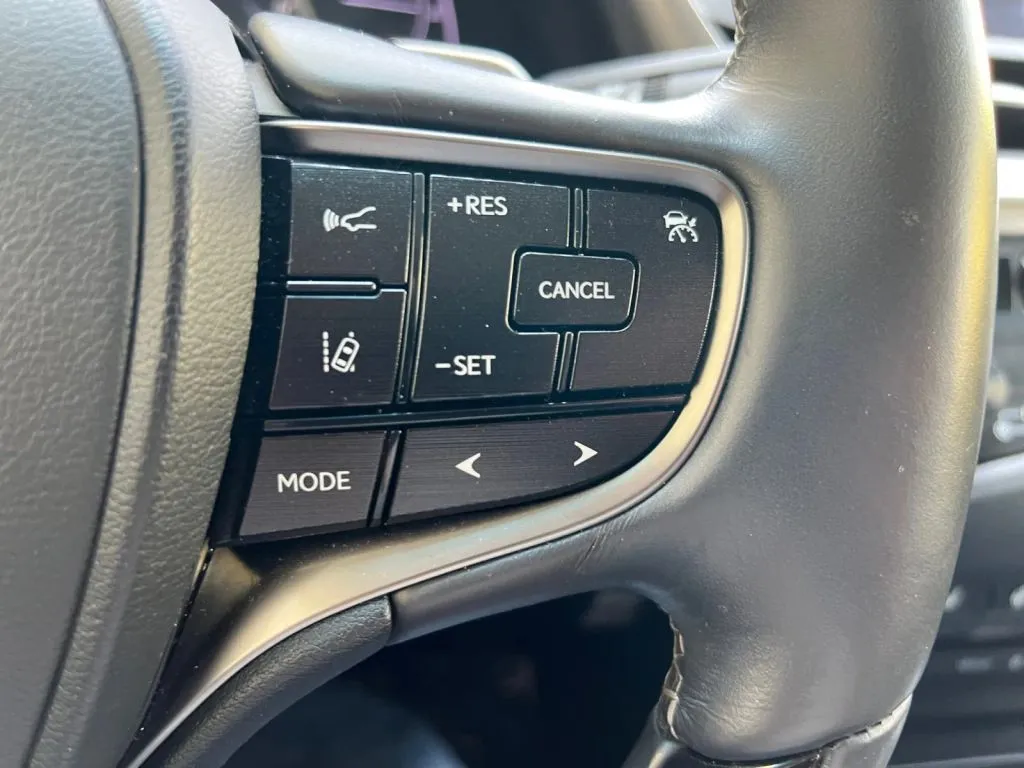 Lexus ES photo 46