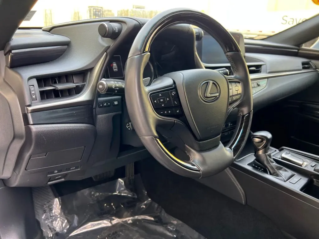 Lexus ES photo 25