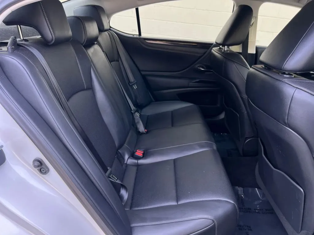 Lexus ES photo 18