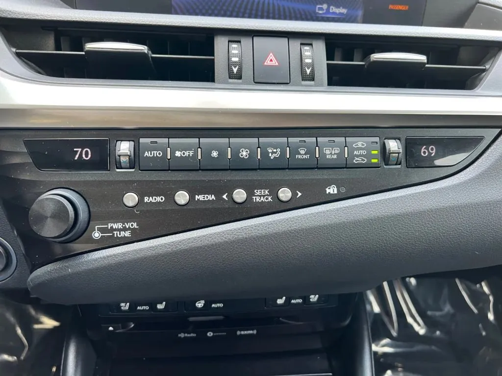 Lexus ES photo 43