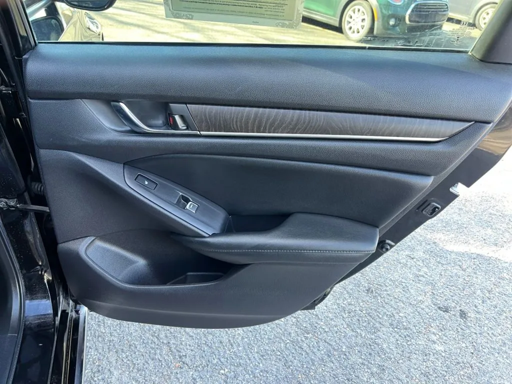 Honda Accord photo 19
