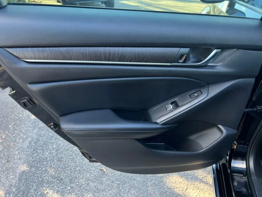 Honda Accord photo 22