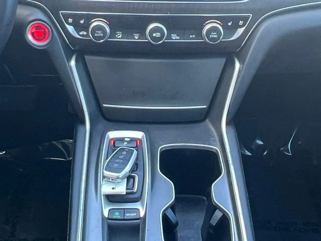 Honda Accord photo 12