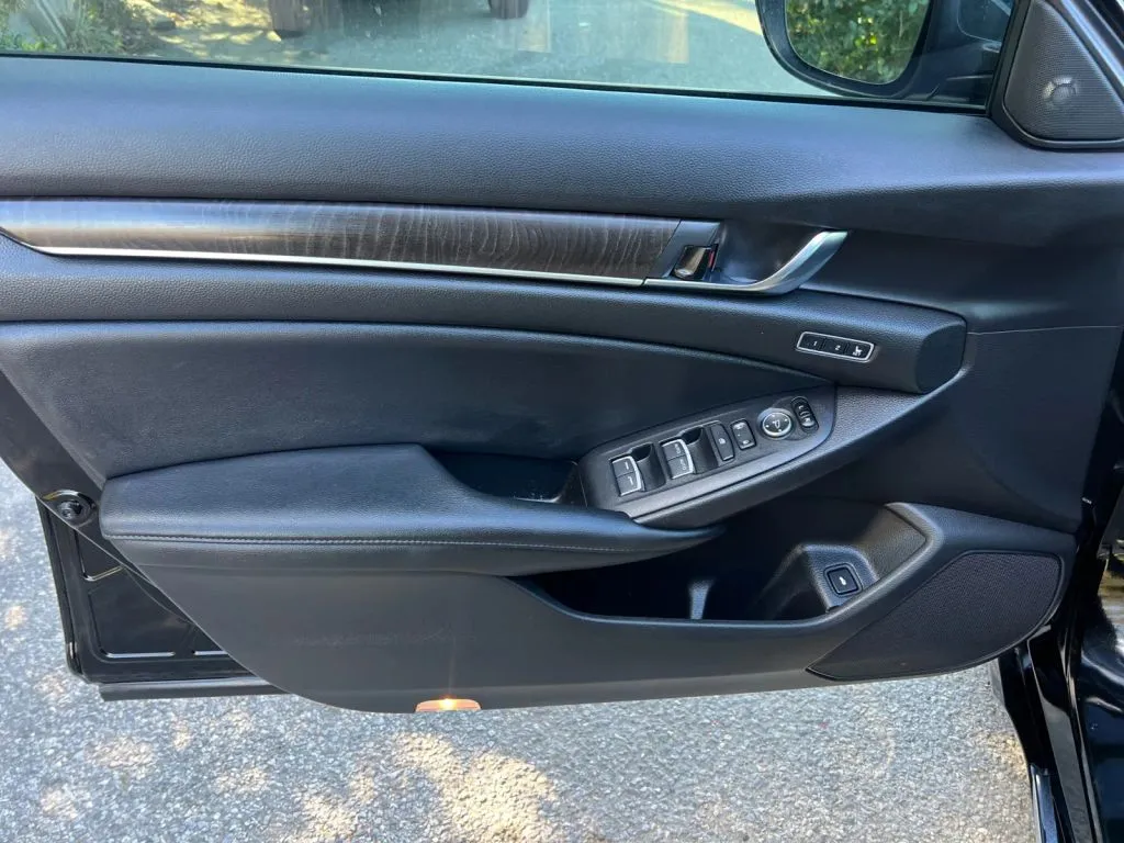Honda Accord photo 24