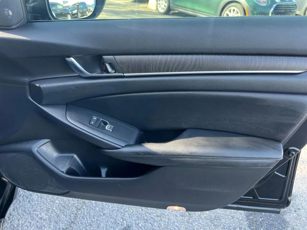 Honda Accord photo 16