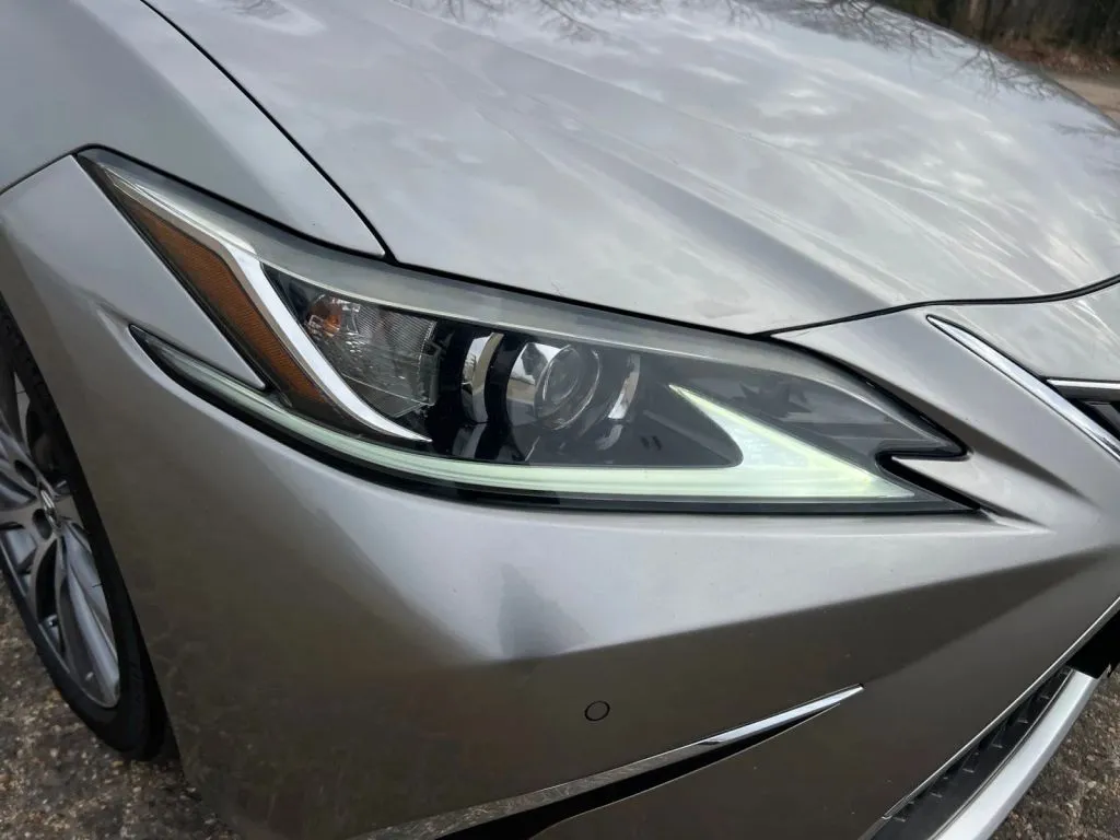 Lexus ES photo 32
