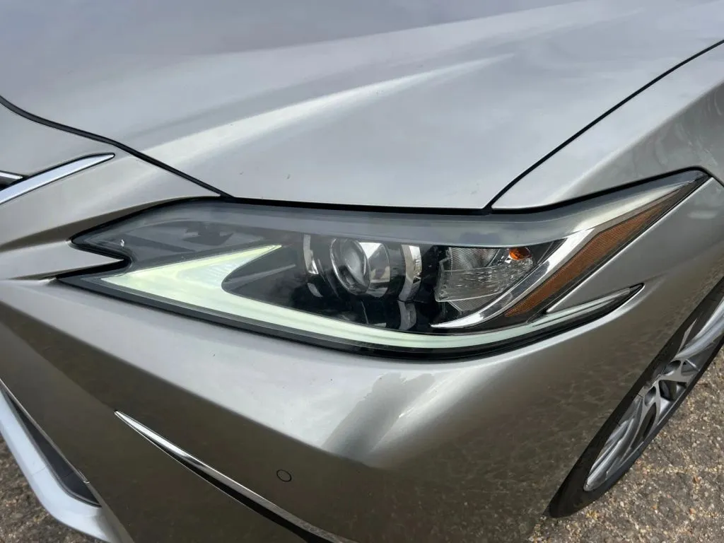 Lexus ES photo 31