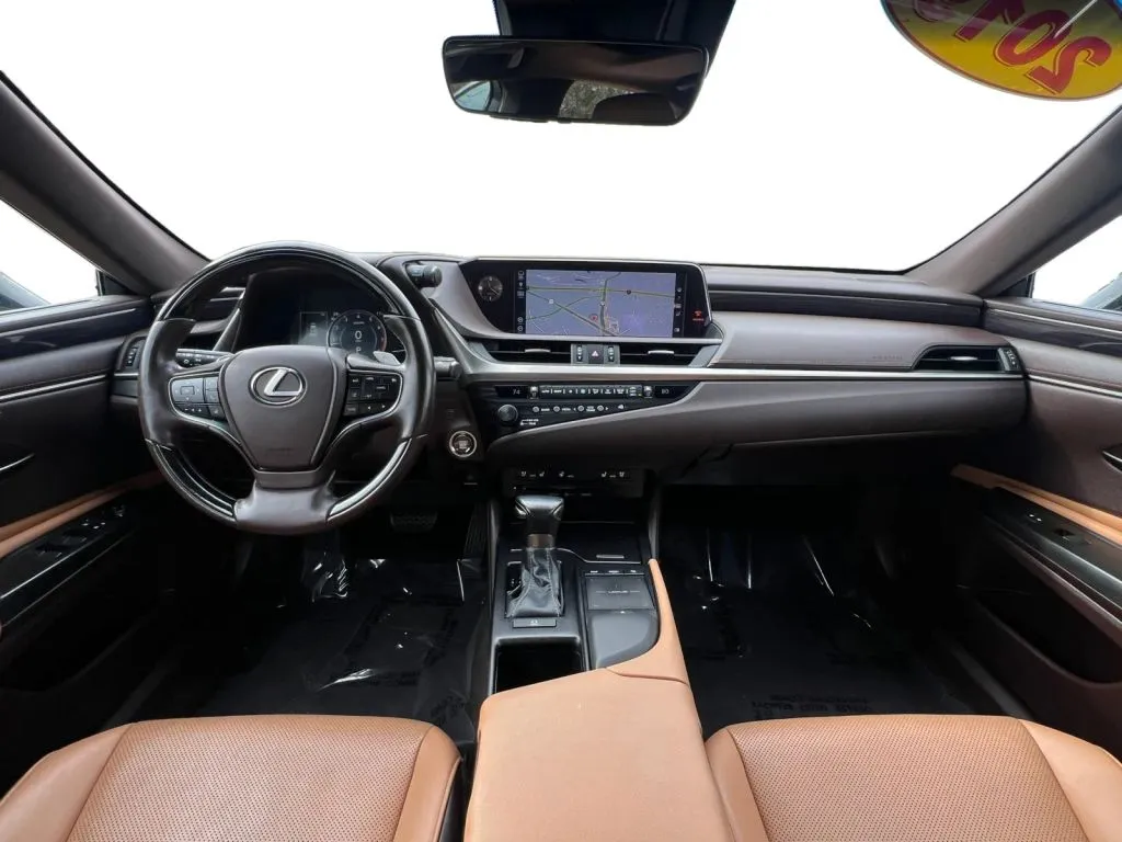 Lexus ES photo 11